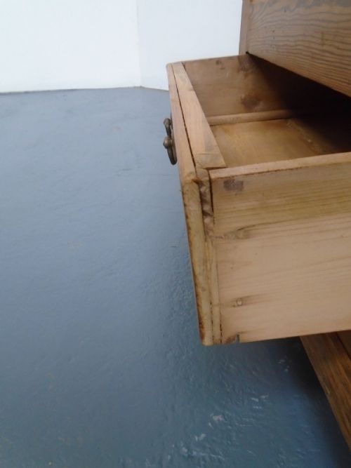 A LARGE GEORGIAN ANTIQUE PINE WAXED MULE CHEST - ADDITIONAL PHOTO 3