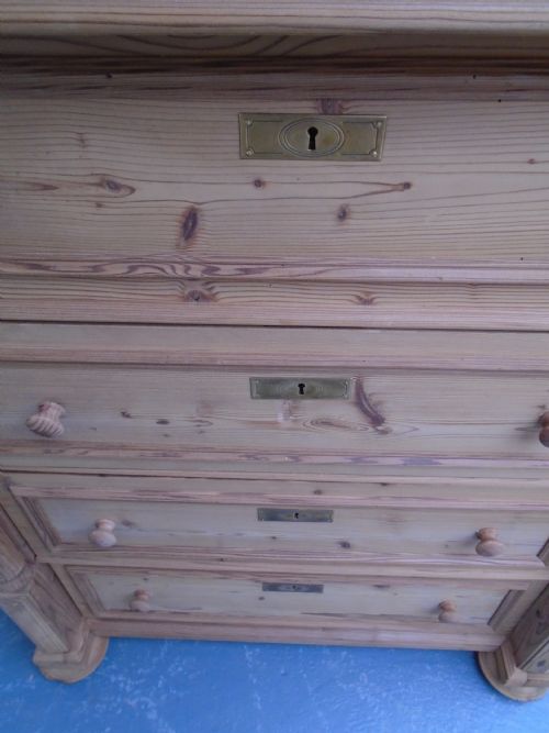A VICTORIAN ANTIQUE OLD PINE TALL 5 DRAWER CHEST OF DRAWERS TO WAX PAINT - ADDITIONAL PHOTO 7