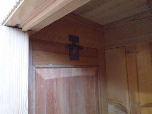 A TRIPLE MIRRORED VICTORIAN ANTIQUE PINE LARGE KNOCKDOWN WARDROBE TO WAXPAINT - ADDITIONAL PHOTO 9