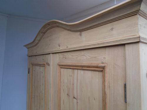 A MASSIVE VICTORIAN COMBINATION ANTIQUEOLD PINE KNOCKDOWN WARDROBE TO WAXPAINT - ADDITIONAL PHOTO 10