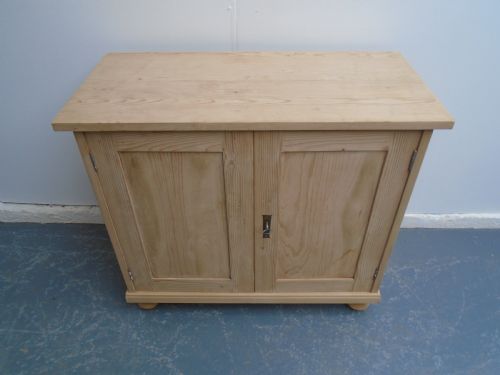 A VICTORIAN ANTIQUEOLD PINE 2 DOOR STORAGE CUPBOARD TO WAXPAINT - ADDITIONAL PHOTO 3