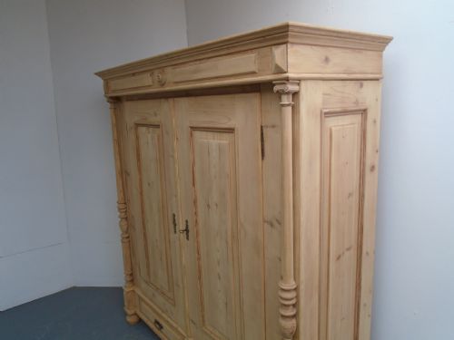 A GEORGIAN LOW WIDE SHELVED ANTIQUE PINE LINEN KNOCKDOWN WARDROBE TO WAXPAINT - ADDITIONAL PHOTO 1
