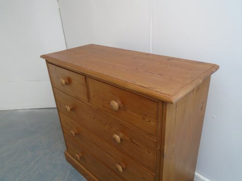 fig 1. A Lovely Antique / Old Pine Large Waxed Victorian 5 Drawer Chest of Drawers