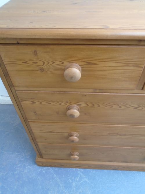 fig 2. A Lovely Antique / Old Pine Large Waxed Victorian 5 Drawer Chest of Drawers