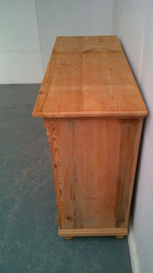AN EARLY VICTORIAN ANTIQUEOLD PINE SHALLOW DRESSER BASE TO WAXPAINT - ADDITIONAL PHOTO 2