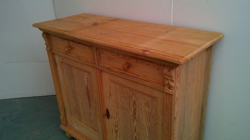 AN EARLY VICTORIAN ANTIQUEOLD PINE SHALLOW DRESSER BASE TO WAXPAINT - ADDITIONAL PHOTO 4