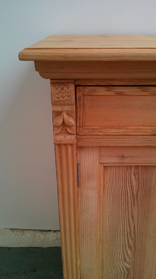 AN EARLY VICTORIAN ANTIQUEOLD PINE SHALLOW DRESSER BASE TO WAXPAINT - ADDITIONAL PHOTO 7