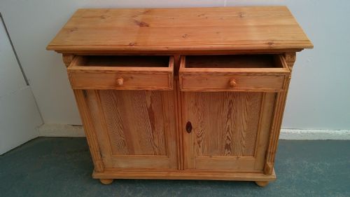 AN EARLY VICTORIAN ANTIQUEOLD PINE SHALLOW DRESSER BASE TO WAXPAINT - ADDITIONAL PHOTO 8