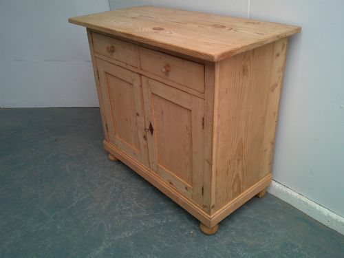 A MINT CLEAN VICTORIAN ANTIQUEOLD PINE 2 DOOR KITCHEN DRESSER BASE TO WAXPAINT