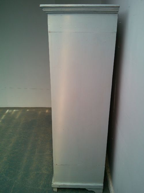 A LOVELY PAINTED LIGHT GREY ANTIQUE OLD PINE GEORGIAN 1 PIECE HALL WARDROBE - ADDITIONAL PHOTO 4