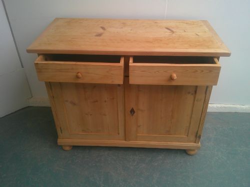 A QUALITY VICTORIAN ANTIQUE PINE 2 DOOR 2 DRAWER DRESSER BASE TO WAX PAINT - ADDITIONAL PHOTO 6