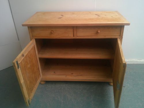 A QUALITY VICTORIAN ANTIQUE PINE 2 DOOR 2 DRAWER DRESSER BASE TO WAX PAINT - ADDITIONAL PHOTO 8
