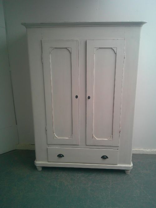 A LOVELY PAINTED WHITE ANTIQUE OLD PINE GEORGIAN 1 PIECE HALL WARDROBE - ADDITIONAL PHOTO 3