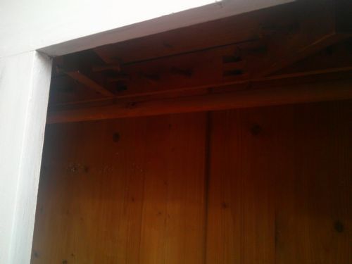A LOVELY PAINTED WHITE ANTIQUE OLD PINE GEORGIAN 1 PIECE HALL WARDROBE - ADDITIONAL PHOTO 5