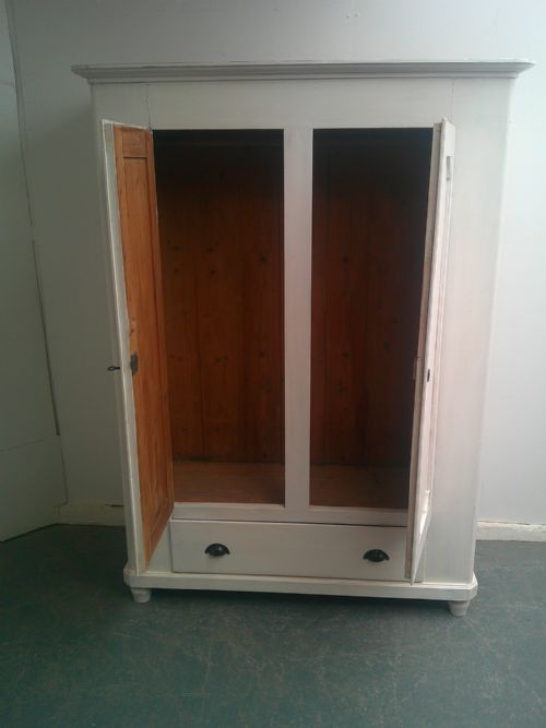 A LOVELY PAINTED WHITE ANTIQUE OLD PINE GEORGIAN 1 PIECE HALL WARDROBE - ADDITIONAL PHOTO 7