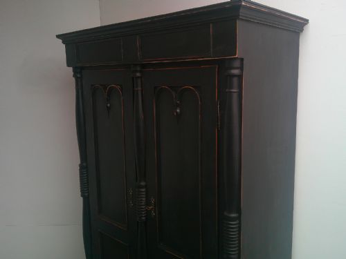 A BEAUTIFULLY PAINTED BLACK ANTIQUE OLD PINE GEORGIAN 1 PIECE HALL WARDROBE - ADDITIONAL PHOTO 1