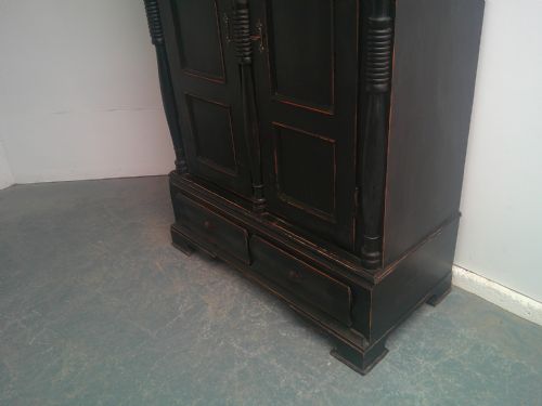 A BEAUTIFULLY PAINTED BLACK ANTIQUE OLD PINE GEORGIAN 1 PIECE HALL WARDROBE - ADDITIONAL PHOTO 2