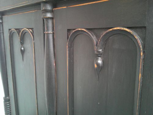 A BEAUTIFULLY PAINTED BLACK ANTIQUE OLD PINE GEORGIAN 1 PIECE HALL WARDROBE - ADDITIONAL PHOTO 6