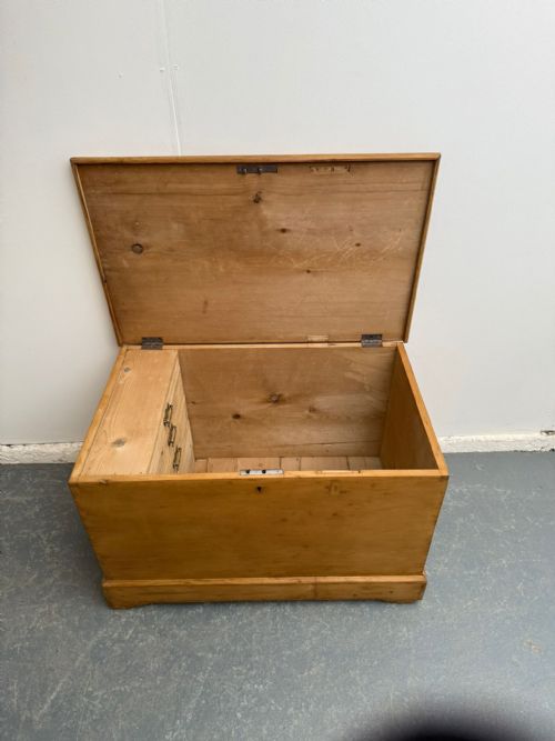 THE BEST ANTIQUEOLD PINE VICTORIAN WAXED FITTED 4 DRAWER BLANKET BOX TV STAND - ADDITIONAL PHOTO 4