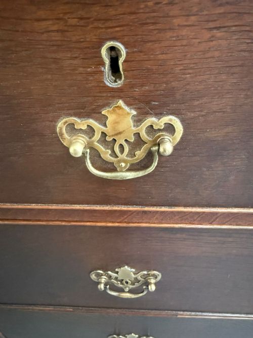 A SUPERB 5 DRAWER GEORGIAN OAK NARROW SPLAYED FOOT CHEST OF DRAWERS - ADDITIONAL PHOTO 3