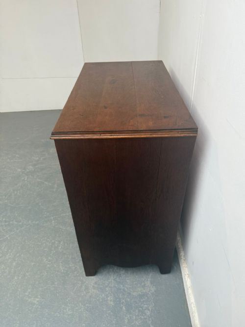 A SUPERB 5 DRAWER GEORGIAN OAK NARROW SPLAYED FOOT CHEST OF DRAWERS - ADDITIONAL PHOTO 4