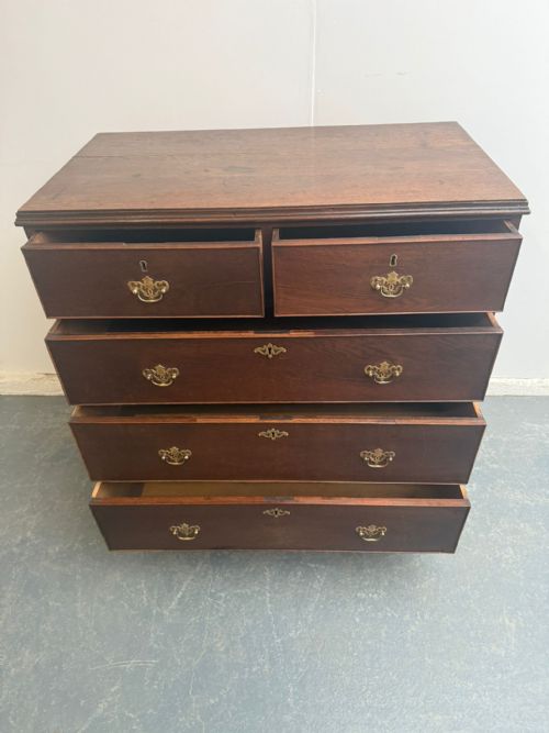 A SUPERB 5 DRAWER GEORGIAN OAK NARROW SPLAYED FOOT CHEST OF DRAWERS - ADDITIONAL PHOTO 7