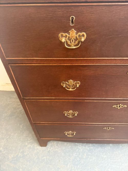 A SUPERB 5 DRAWER GEORGIAN OAK NARROW SPLAYED FOOT CHEST OF DRAWERS - ADDITIONAL PHOTO 9