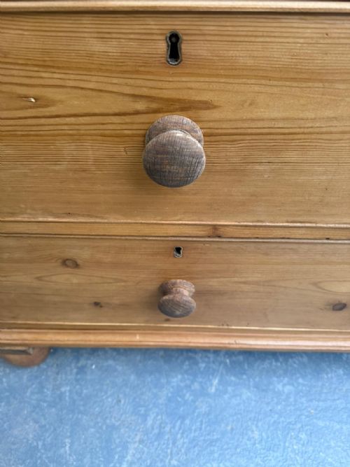 A SUPERB ANTIQUEOLD PINE VICTORIAN WAXED 2 PIECE LINEN PRESS - ADDITIONAL PHOTO 4