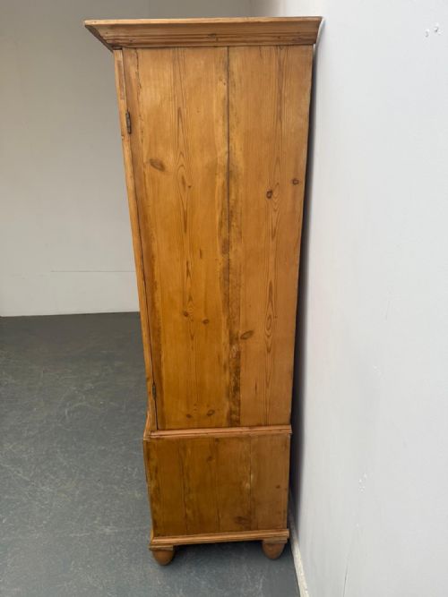 A SUPERB ANTIQUEOLD PINE VICTORIAN WAXED 2 PIECE LINEN PRESS - ADDITIONAL PHOTO 5
