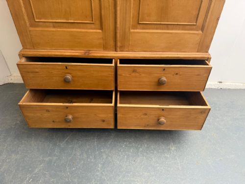A SUPERB ANTIQUEOLD PINE VICTORIAN WAXED 2 PIECE LINEN PRESS - ADDITIONAL PHOTO 11