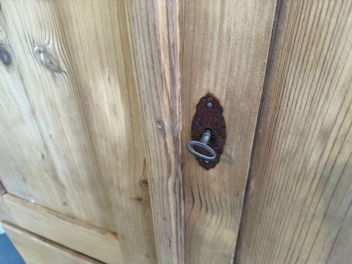 A CRACKING VICTORIAN ANTIQUE OLD PINE 2 DOOR 4 DRAWER CUPBOARD TO WAXPAINT - ADDITIONAL PHOTO 2