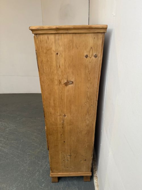 A CRACKING VICTORIAN ANTIQUE OLD PINE 2 DOOR 4 DRAWER CUPBOARD TO WAXPAINT - ADDITIONAL PHOTO 3