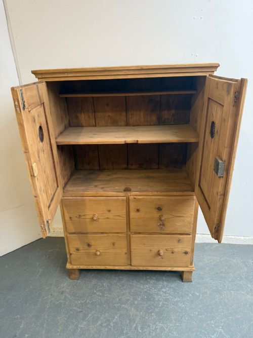 A CRACKING VICTORIAN ANTIQUE OLD PINE 2 DOOR 4 DRAWER CUPBOARD TO WAXPAINT - ADDITIONAL PHOTO 8