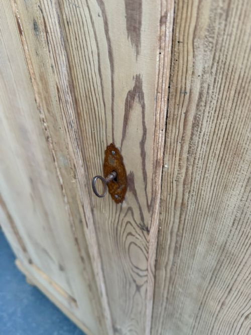 A SUPERB GEORGIAN ANTIQUEOLD PINE 2 DOOR KITCHEN STORAGE CUPBOARD TO WAXPAINT - ADDITIONAL PHOTO 3