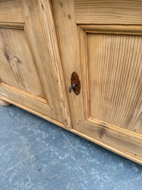 AN AMAZING VICTORIAN ANTIQUEOLD PINE BREAD SLIDE LARGE DRESSER BASE TO WAXPAINT - ADDITIONAL PHOTO 8