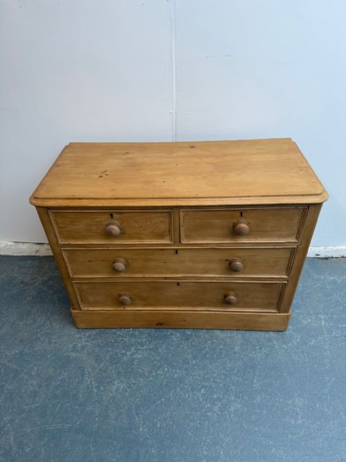 fig 1. A Lovely Waxed Victorian Antique Pine 4 Drawer Moulded Chest of Drawers