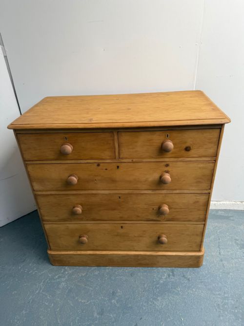 A SUPERB ANTIQUE OLD PINE ROUNDED VICTORIAN WAXED 5 DRAWER CHEST OF DRAWERS - ADDITIONAL PHOTO 3