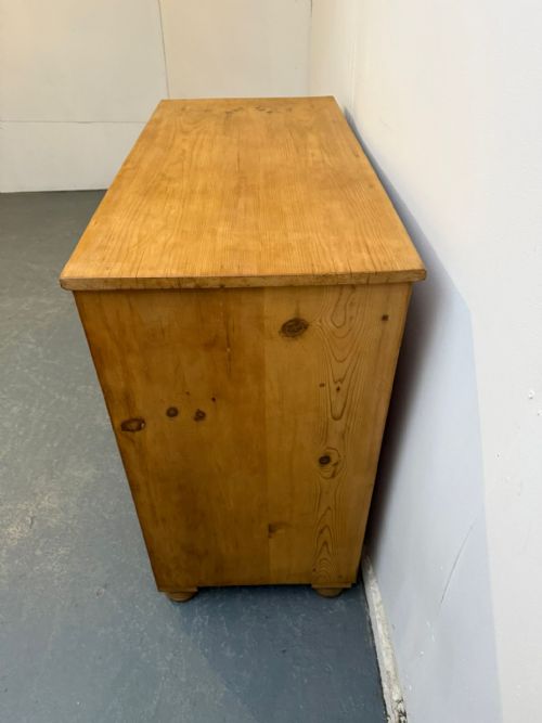A FABULOUS ANTIQUE OLD PINE VICTORIAN LARGE WAXED 5 DRAWER CHEST OF DRAWERS - ADDITIONAL PHOTO 8
