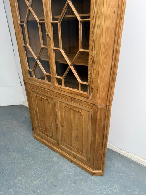 A RARE EARLY GEORGIAN ANTIQUE PINE ASTRAL GLAZED BARREL BACK 2 PIECE CABINET - ADDITIONAL PHOTO 1