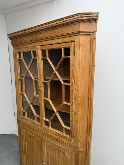 A RARE EARLY GEORGIAN ANTIQUE PINE ASTRAL GLAZED BARREL BACK 2 PIECE CABINET - ADDITIONAL PHOTO 2