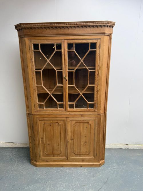 A RARE EARLY GEORGIAN ANTIQUE PINE ASTRAL GLAZED BARREL BACK 2 PIECE CABINET - ADDITIONAL PHOTO 3