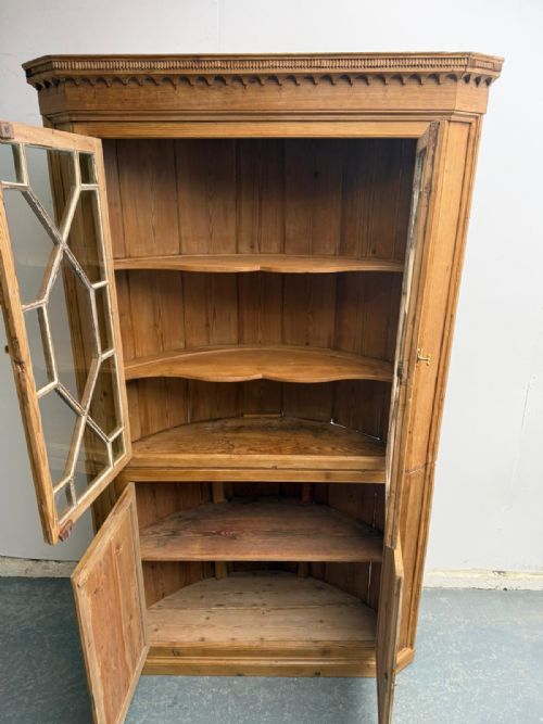 A RARE EARLY GEORGIAN ANTIQUE PINE ASTRAL GLAZED BARREL BACK 2 PIECE CABINET - ADDITIONAL PHOTO 8