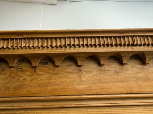 A RARE EARLY GEORGIAN ANTIQUE PINE ASTRAL GLAZED BARREL BACK 2 PIECE CABINET - ADDITIONAL PHOTO 11