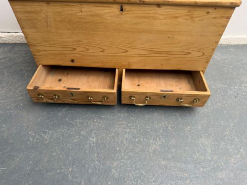 A QUALITY GEORGIAN ANTIQUEOLD PINE 2 DRAWER MULE CHEST - ADDITIONAL PHOTO 1