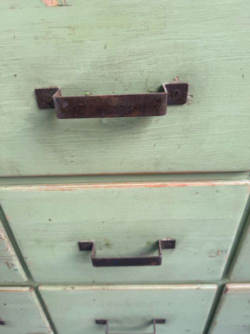 A LOVELY ORIGINAL ANTIQUE OLD PINE PAINTED LIGHT GREEN 16 DRAWER SHOP FITTING - ADDITIONAL PHOTO 5