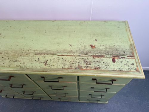 A LOVELY ORIGINAL ANTIQUE OLD PINE PAINTED LIGHT GREEN 16 DRAWER SHOP FITTING - ADDITIONAL PHOTO 9