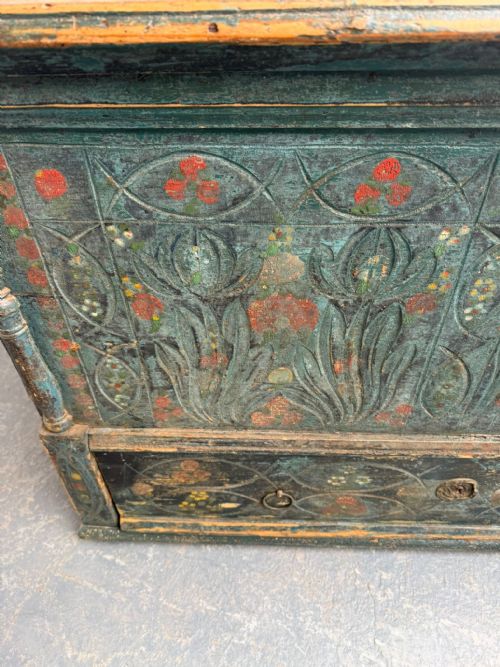 A TRULY AMAZING GENUINE HUNGARIAN GEORGIAN PAINTED TEAL LARGE MULE CHEST - ADDITIONAL PHOTO 4