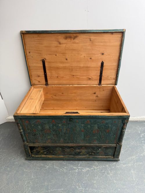 A TRULY AMAZING GENUINE HUNGARIAN GEORGIAN PAINTED TEAL LARGE MULE CHEST - ADDITIONAL PHOTO 14