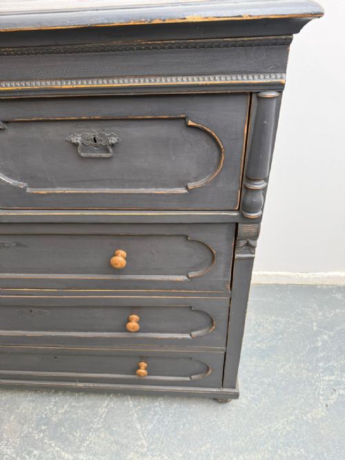 A GENUINE ANTIQUE PINE VICTORIAN LIGHT GREY MASSIVE 5 DRAWER CHEST OF DRAWERS - ADDITIONAL PHOTO 4