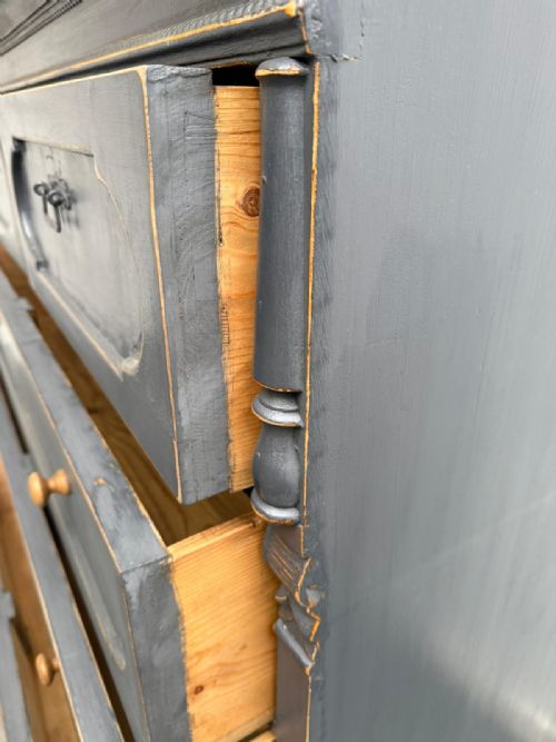 A GENUINE ANTIQUE PINE VICTORIAN LIGHT GREY MASSIVE 5 DRAWER CHEST OF DRAWERS - ADDITIONAL PHOTO 10